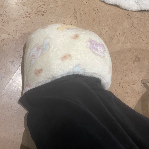 ☆ SANRIO plushie feet warmer ☆ - Picture 4 of 7